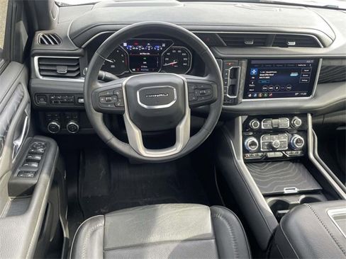 Used 2021 GMC Yukon XL Denali w/ Denali Premium Package image 14