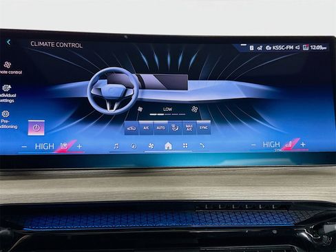 Used 2025 BMW 330i Sedan w/ Premium Package image 16