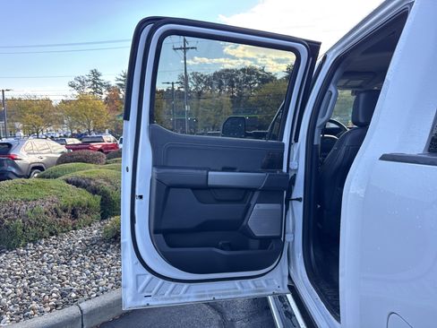 Used 2025 Ford F250 Lariat image 28