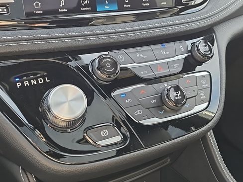 New 2026 Chrysler Pacifica Limited w/ S Appearance Package image 38