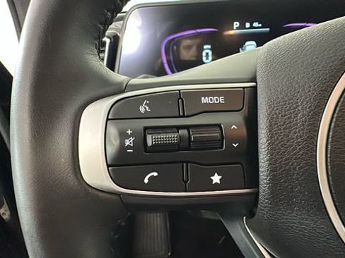 Used 2025 Kia Sportage EX FWD image 15