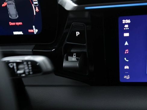 New 2026 Porsche Macan Electric image 25