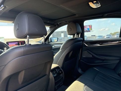 Used 2023 BMW 530i w/ Premium Package image 11