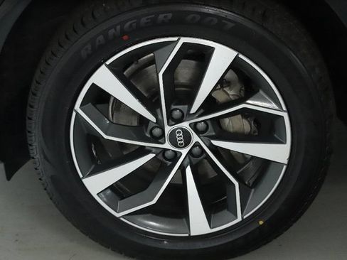 Used 2023 Audi Q5 2.0T Premium w/ Convenience Package AWD/4WD image 38