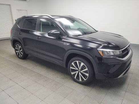 Used 2024 Volkswagen Taos SE FWD image 11