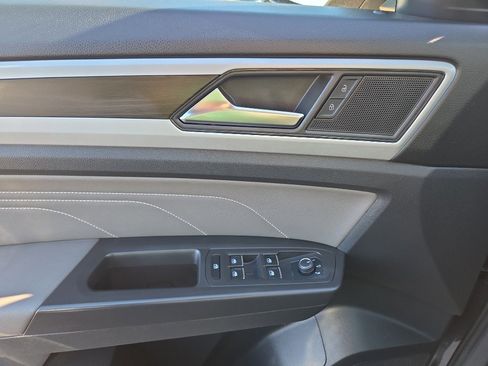 Used 2023 Volkswagen Atlas SE image 15