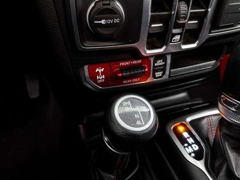 Used 2023 Jeep Gladiator Rubicon AWD/4WD image 8