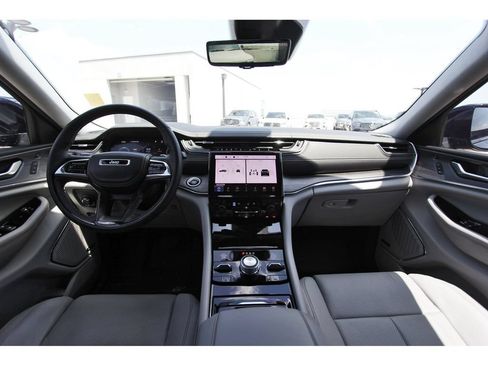 Used 2023 Jeep Grand Cherokee L Overland w/ Advanced Protech Group III AWD/4WD image 9