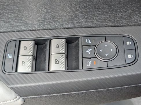 Used 2025 Mitsubishi Outlander SE FWD image 29