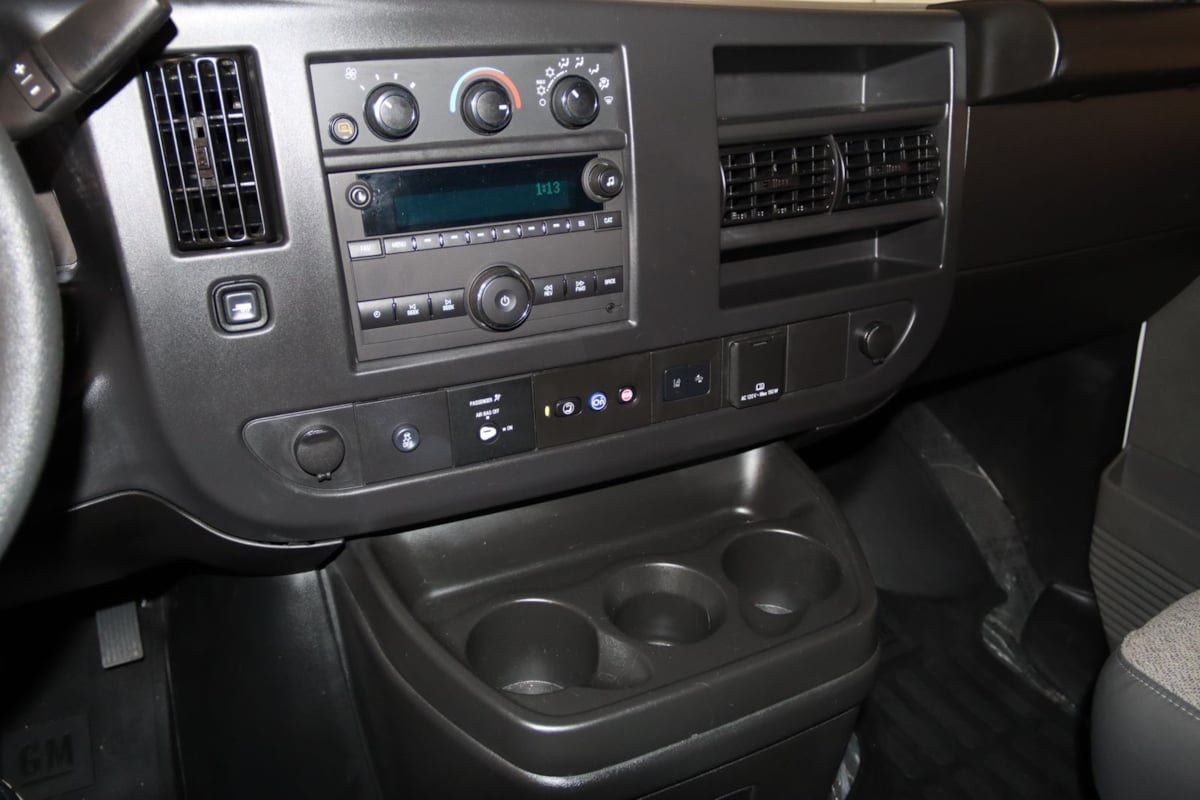 Used 2025 Chevrolet Express 3500 LT w/ LT Preferred Equipment Group RWD image 41