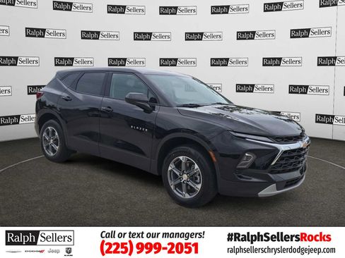 Used 2025 Chevrolet Blazer LT FWD image 1