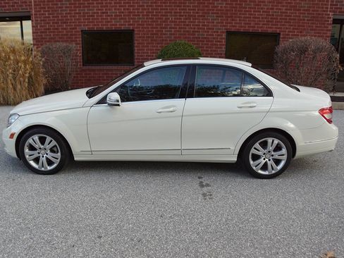 Used 2011 Mercedes-Benz C 300 4MATIC Sedan image 3