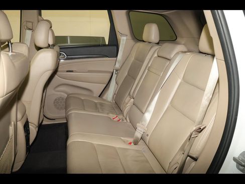Used 2018 Jeep Grand Cherokee Limited AWD/4WD image 19