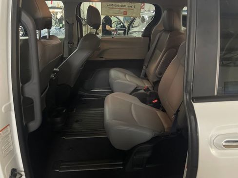 Certified 2024 Toyota Sienna XLE w/ XLE Plus Package AWD/4WD image 20