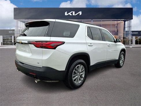 Used 2023 Chevrolet Traverse LT image 6