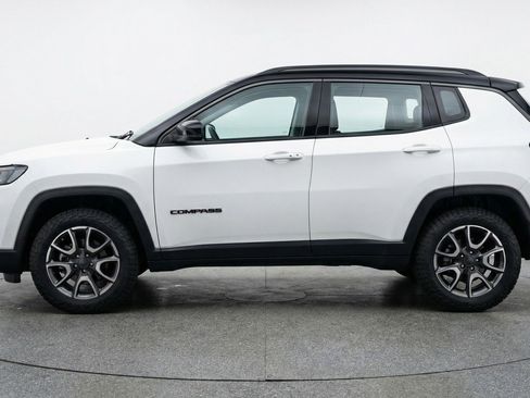 Used 2025 Jeep Compass Trailhawk image 5