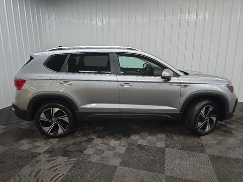 Used 2023 Volkswagen Taos SE w/ Panoramic Sunroof Package AWD/4WD image 2