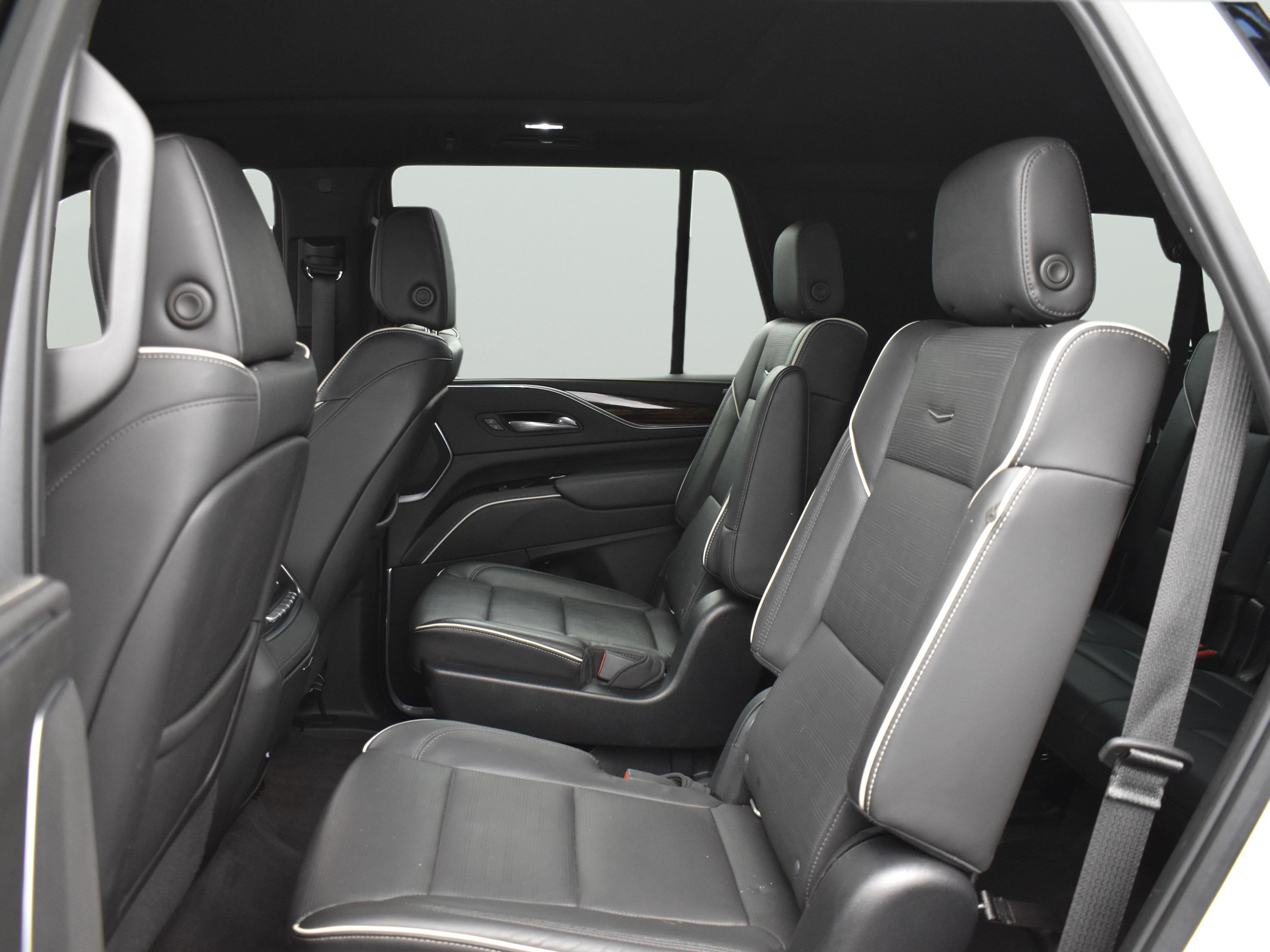 Used 2022 Cadillac Escalade Premium Luxury AWD/4WD image 25