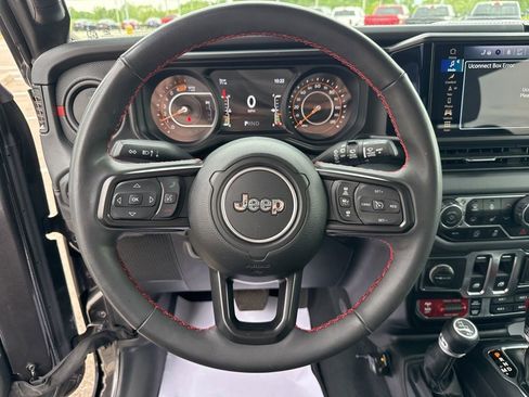 Used 2024 Jeep Wrangler Rubicon w/ Technology Group AWD/4WD image 16