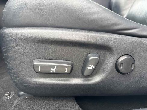 Used 2011 Lexus CT 200h Premium w/ Leather Pkg FWD image 9