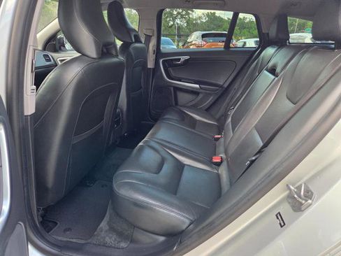 Used 2018 Volvo V60 T5 Cross Country image 31