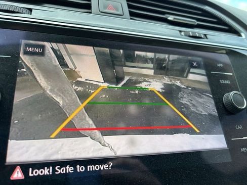 Used 2020 Volkswagen Tiguan SE w/ Panoramic Sunroof Package image 16