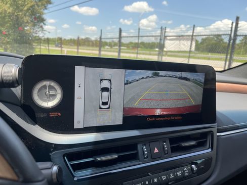 Used 2025 Lexus ES 350 Ultra Luxury FWD image 25