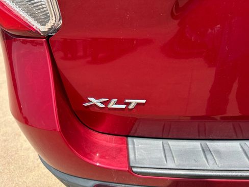 Used 2022 Ford Explorer XLT w/ Equipment Group 202A RWD image 9