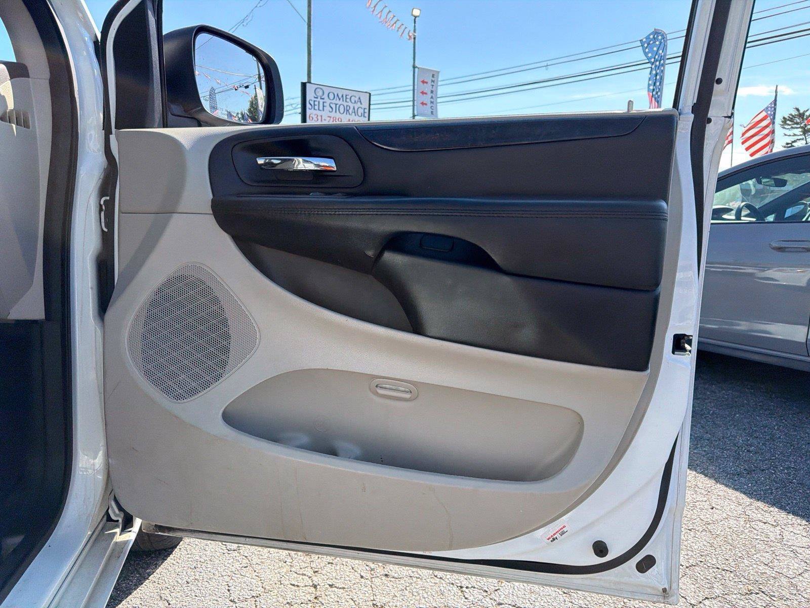 Used 2017 Dodge Grand Caravan SE w/ Power Window Group FWD image 14