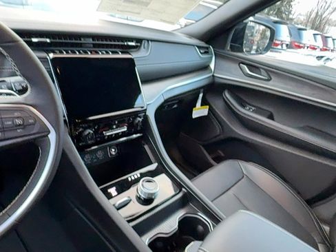 New 2025 Jeep Grand Cherokee Limited image 11