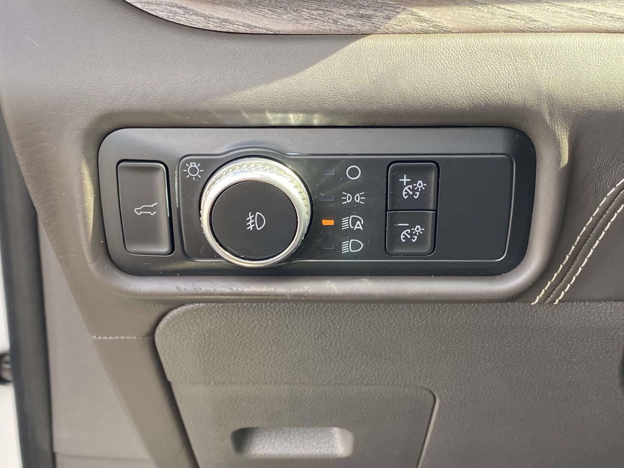 Used 2020 Ford Explorer Platinum w/ Premium Technology Package AWD/4WD image 20