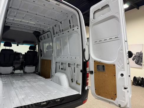 Used 2018 Mercedes-Benz Sprinter 2500 image 25