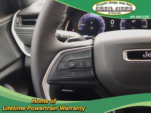 New 2025 Jeep Grand Cherokee L Laredo image 17