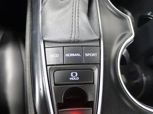 Used 2020 Toyota Camry XLE FWD image 38