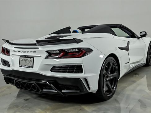 Used 2023 Chevrolet Corvette Z06 w/ Stealth Interior Trim Package RWD image 9