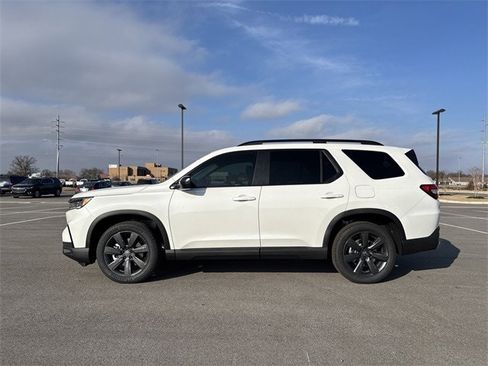 New 2025 Honda Pilot Sport image 2