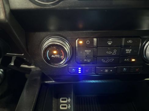 Certified 2019 Ford F150 Lariat w/ Equipment Group 502A Luxury AWD/4WD image 34