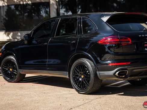 Used 2018 Porsche Cayenne Platinum Edition image 47