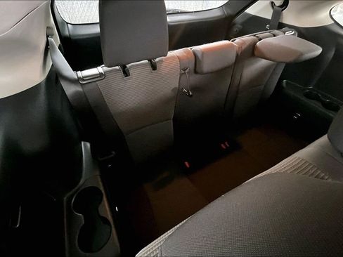 Used 2025 Toyota Highlander LE FWD image 23