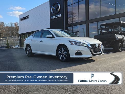 Used 2021 Nissan Altima 2.5 SV w/ SV Premium Package image 1