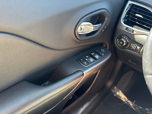 Used 2019 Jeep Cherokee Limited AWD/4WD image 33