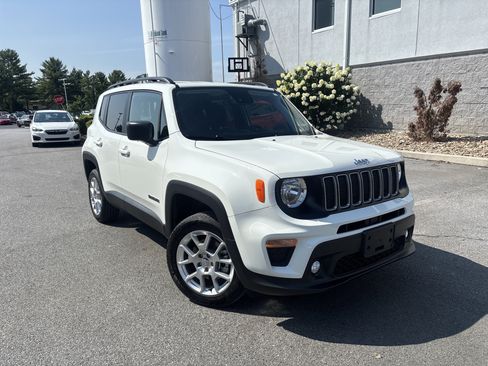 Used 2023 Jeep Renegade Latitude w/ Premium Group AWD/4WD image 15