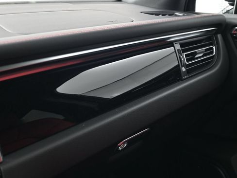 Certified 2026 Porsche Macan AWD/4WD image 23