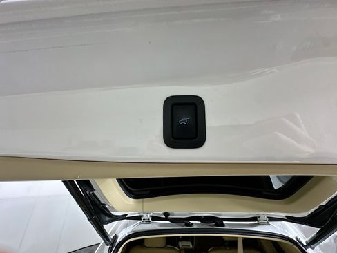 Used 2017 Toyota Highlander Limited Platinum FWD image 32