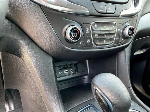 Used 2024 Chevrolet Equinox LT AWD/4WD image 11