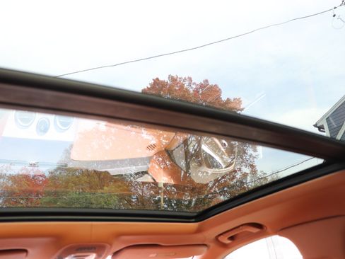 Used 2017 Bentley Bentayga image 21