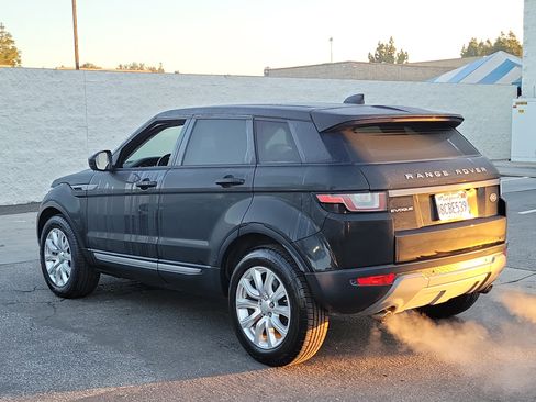 Used 2017 Land Rover Range Rover Evoque SE image 31