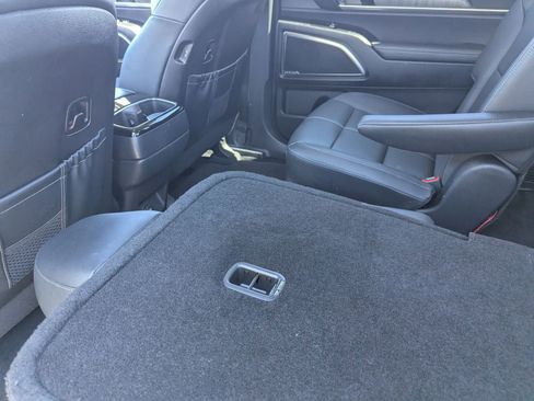 Used 2024 Kia Telluride SX w/ Towing Package image 15