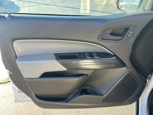 Used 2022 Chevrolet Colorado W/T image 3