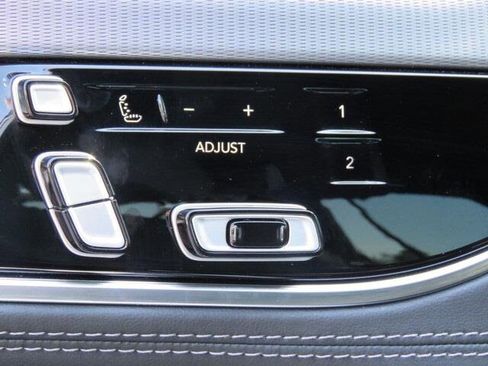 New 2023 Jeep Grand Wagoneer 4WD w/ Convenience Group III image 31